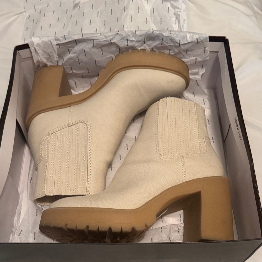 Dolce Vita Cream Heeled Ankle Boots pre owned worn once like new